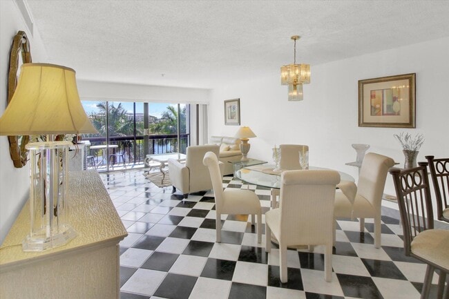 Photo - 3000 Presidential Way Unidad 406