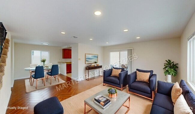 Building Photo - Charming 3-Bedroom, 2.5-Bathroom Home in D...