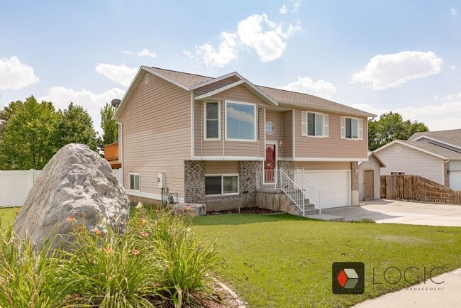 Photo - 835 W 2400 N St