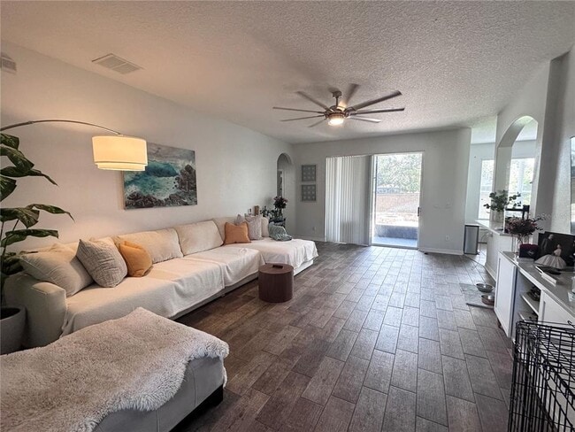 Photo - 902 Lost Grove Cir