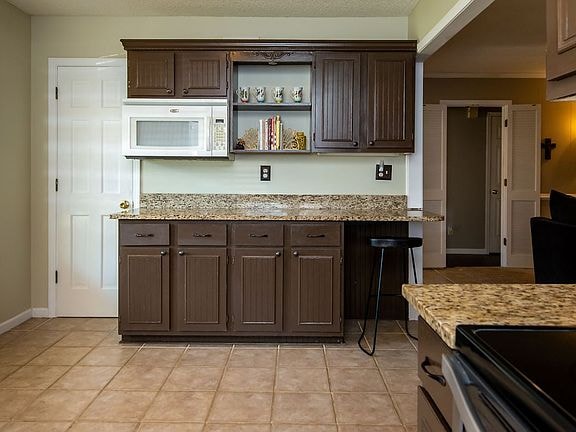 Photo - 410 Laura Ann Dr