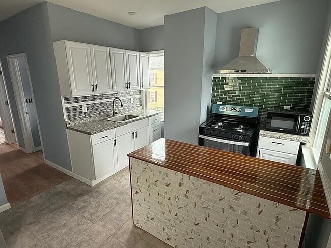 Building Photo - 26 Payson Ave Unit 2 Rental