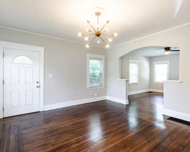 Photo - 2556 Williams Ave
