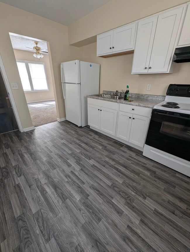 Building Photo - 5719 N 33rd Ave