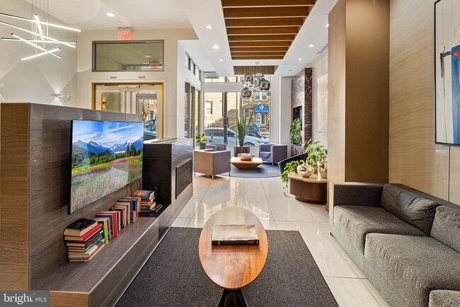 Building Photo - 2550 17th St NW Unit 511