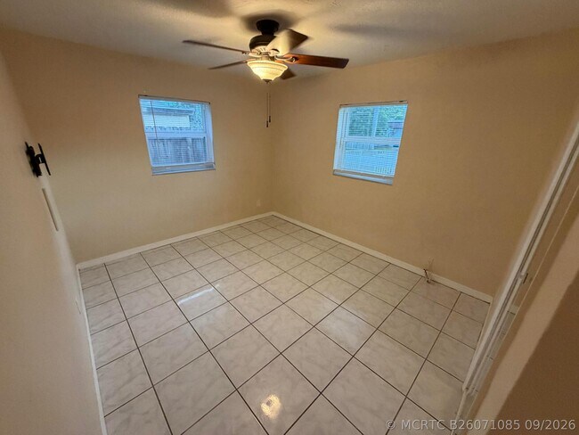 Building Photo - 4852 SW 44th Terrace
