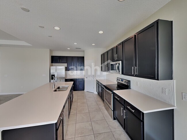 Photo - 1813 Henley St