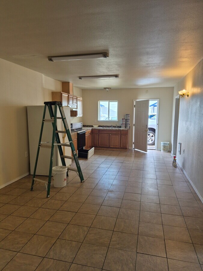 Photo - 402 Mineral Ave