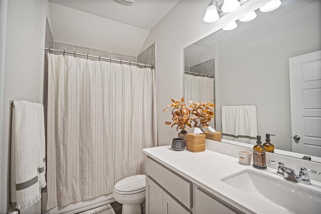 Photo - 9905 Comely Bnd