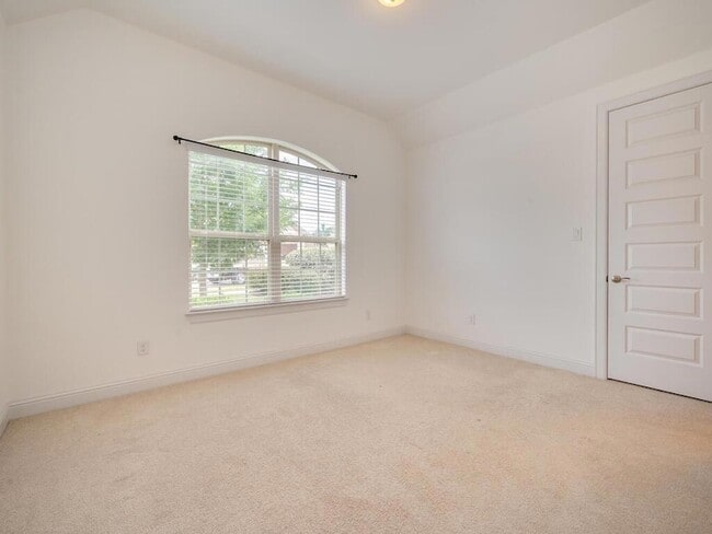 Photo - 220 Oxbow Cove