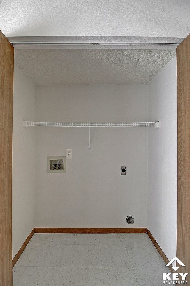 Prairie Village Apartments Hutchinson, KS