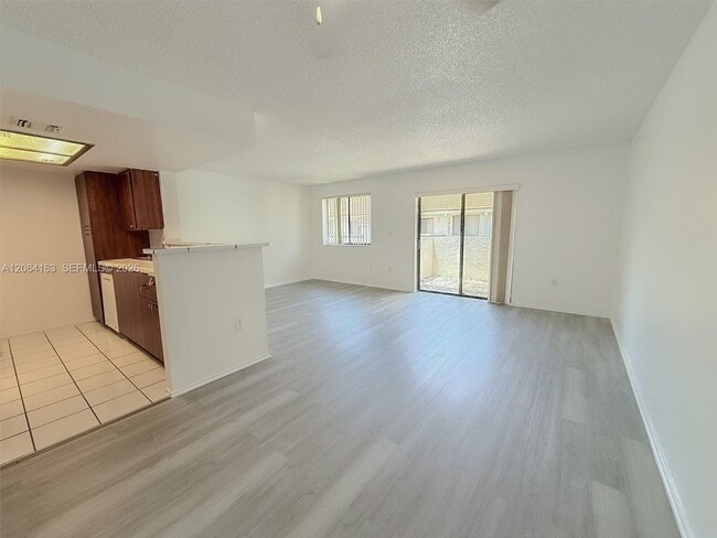 Building Photo - 3212 Coral Lake Ln Unit 3212