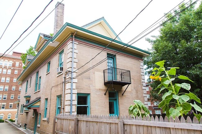 Photo - Victorian House