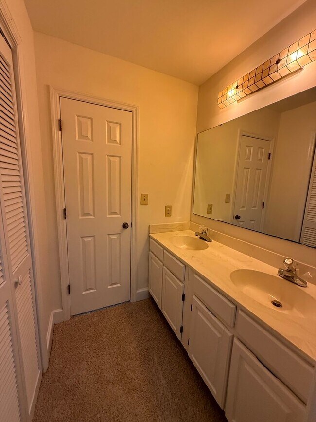 Photo - 733 Victorian Pl