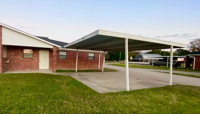 Photo - 9650 Front St