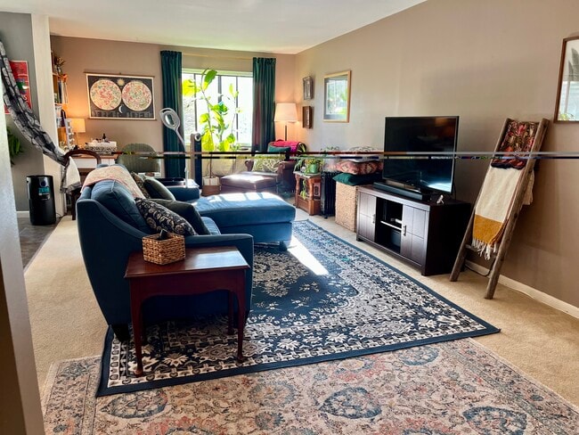 Building Photo - 28 Scarborough Ln Unit Pavillion