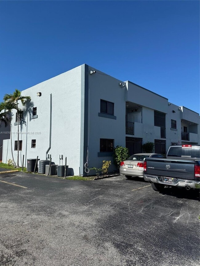 Building Photo - 1300 W 41st St Unit 102 Rental
