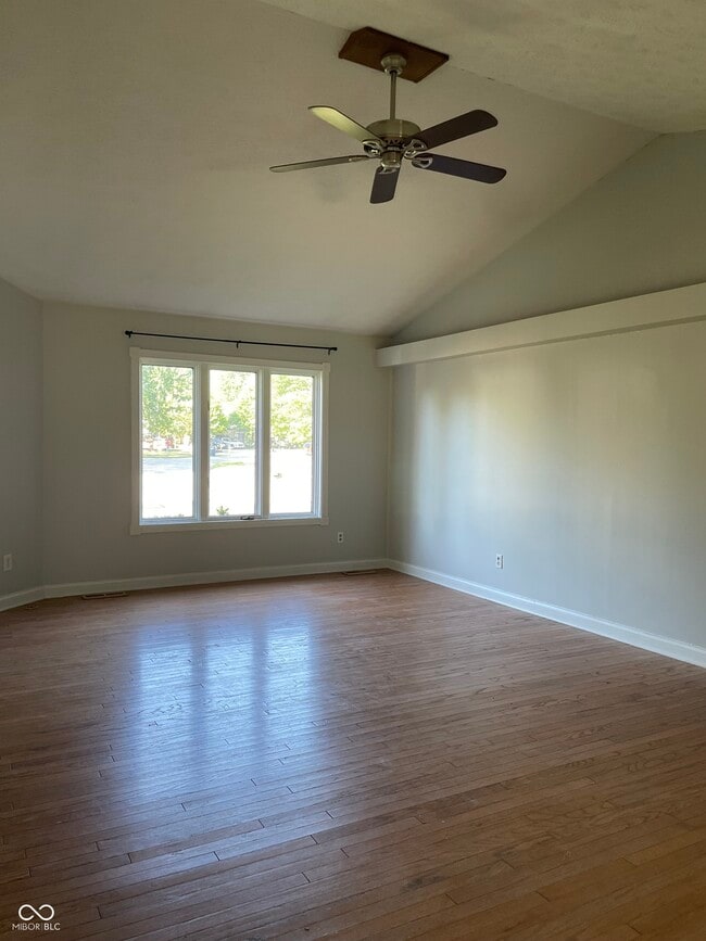 Photo - 975 Maple Grove Dr