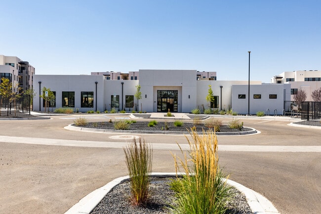 Building Photo - Solwyn Rental