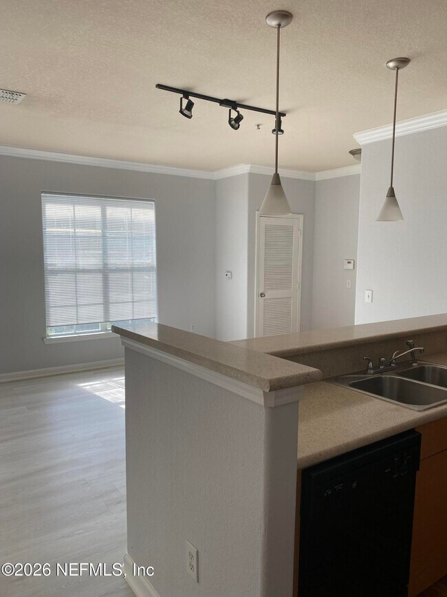 Photo - 8290 Gate Pkwy W Unit 105