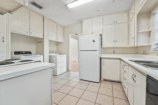 Photo - 2216 30th St