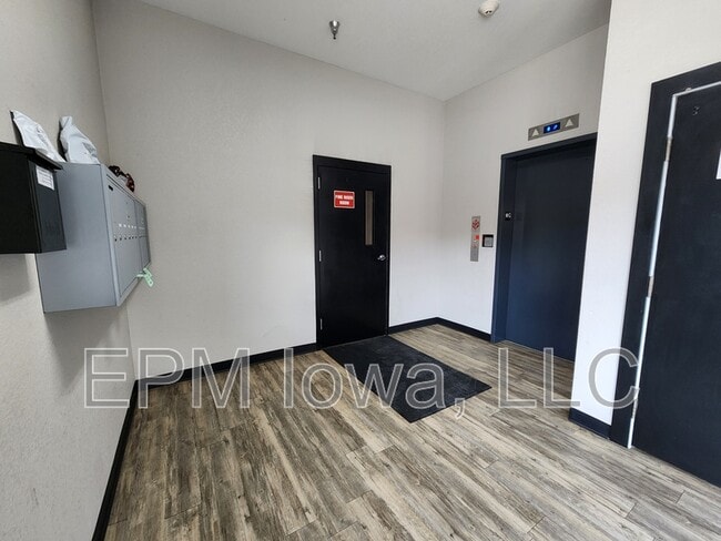 Photo - 221 E 5th St