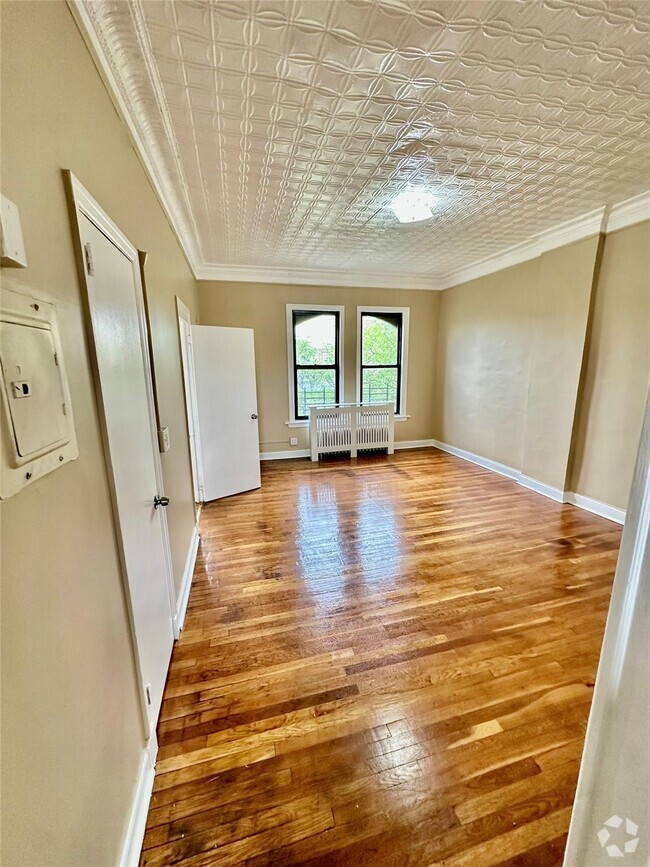 Building Photo - 16 W 1st St Unit third floor Rental
