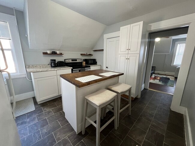 Building Photo - 272 Front St Unit 5