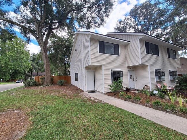 Building Photo - 6111 SW 8th Pl