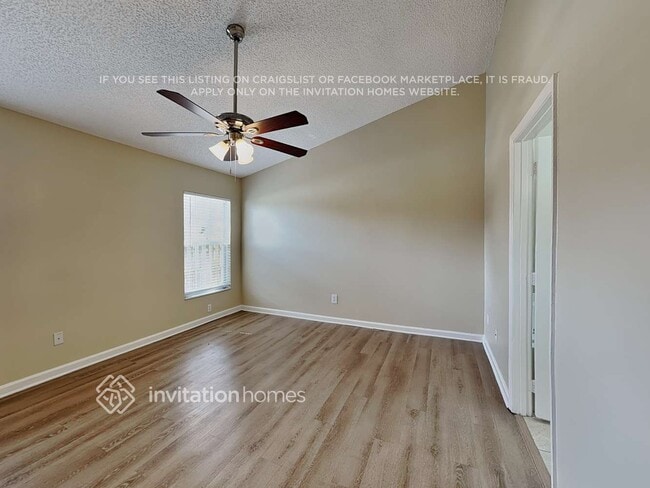 Photo - 896 Garden Glen Loop