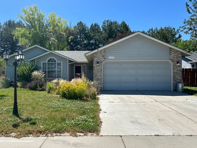 Building Photo - Beautiful Single-Level Home with a Private Backyard Retreat!