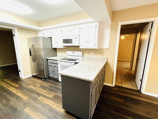 Photo - 909 E 13th St