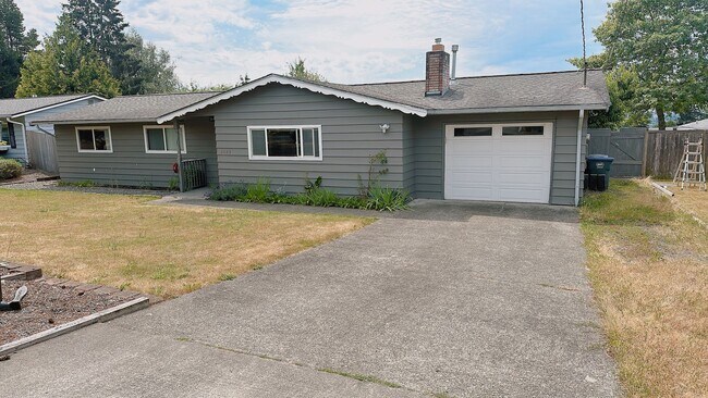 Building Photo - Available late August: this spacious 3brm/2 bath rambler near Whatcom Falls Park