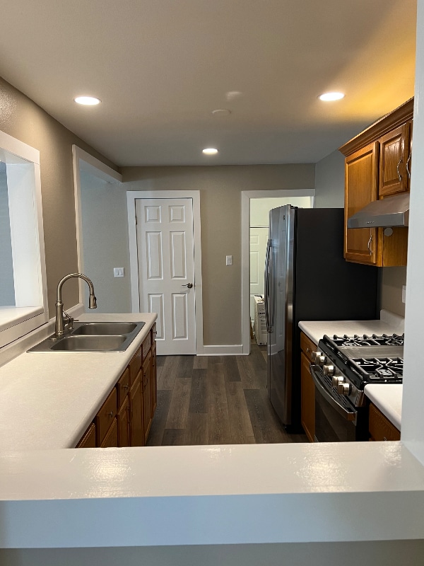 Photo - 692 W 5th St