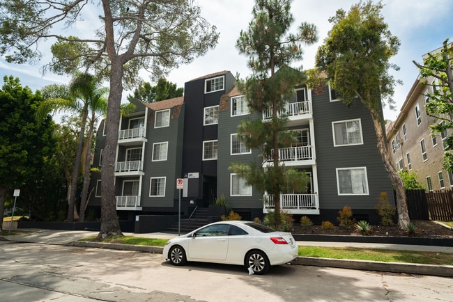 Building Photo - 685 Kelton Ave