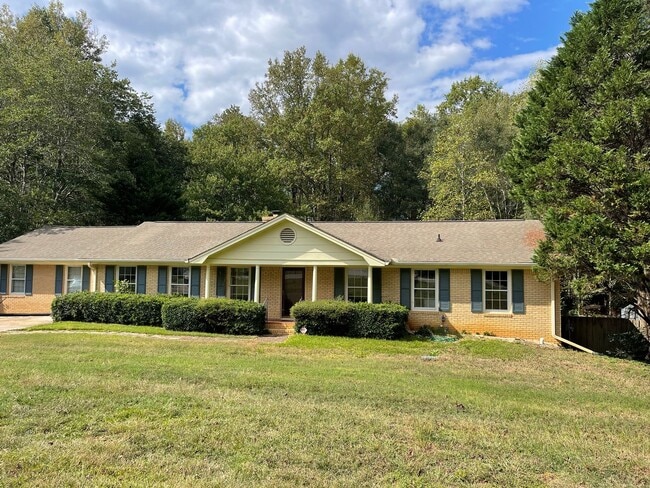 Photo - 1180 Robinhood Rd