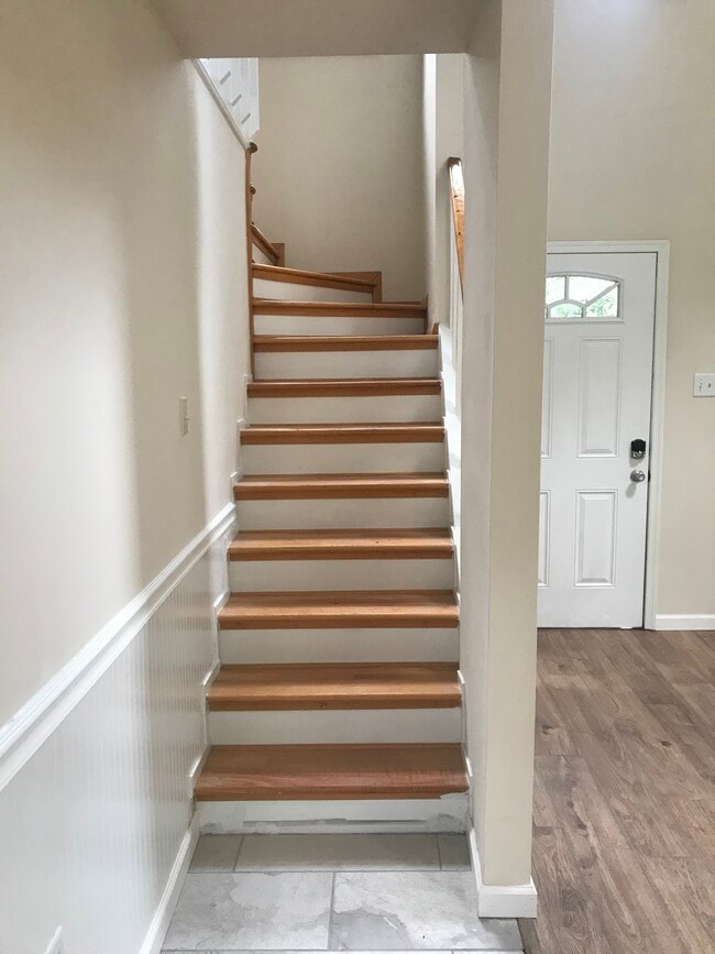 Photo - 10 Candlewood Ln