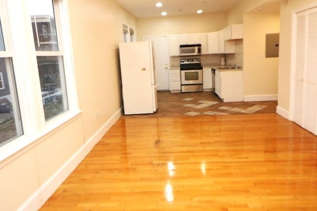 Building Photo - 14 Estella St Unit 1