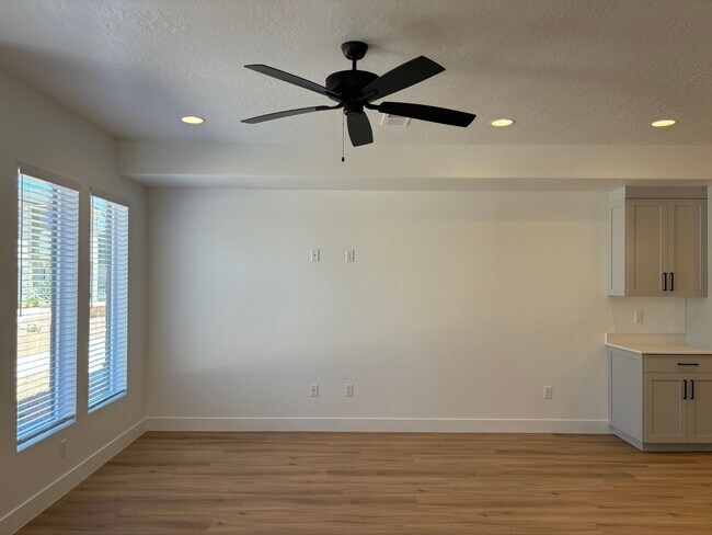 Photo - WOODLAND ESTATES: Townhome - Excellent Location!
