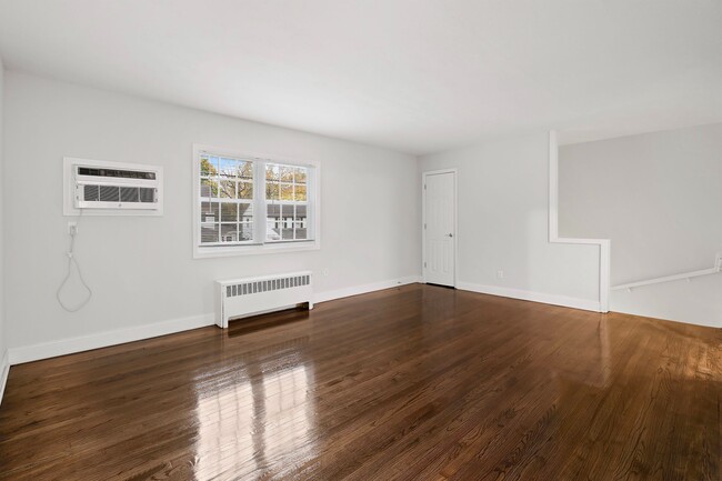Photo - Molly Pitcher Village Apartments