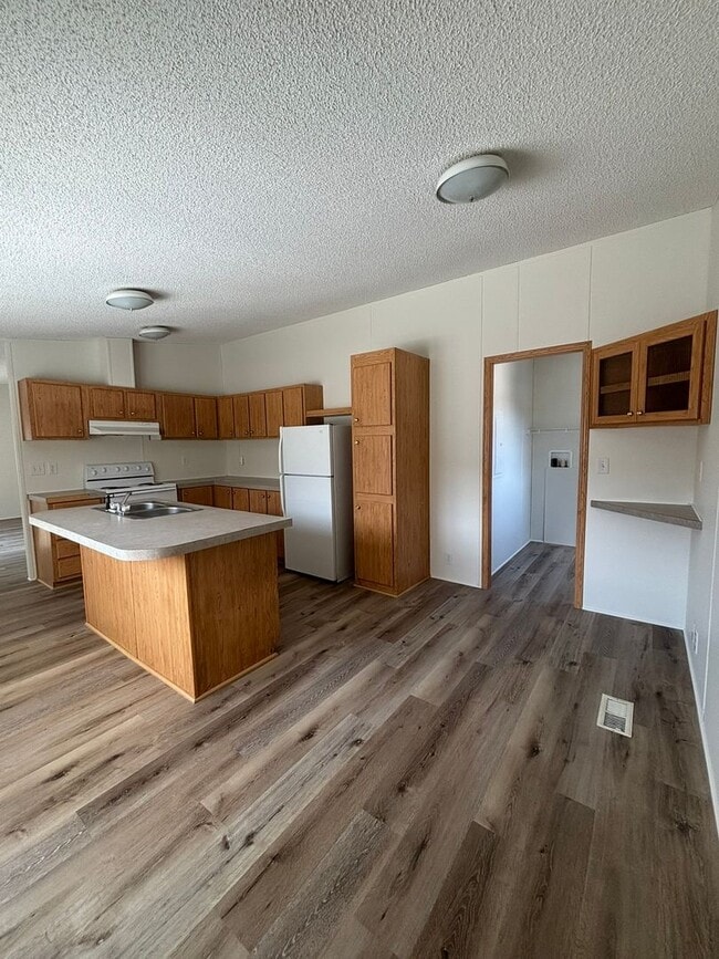 Photo - 221 Silver Maple Dr