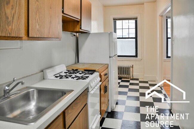 Building Photo - 540 W Briar Pl Unit 2C