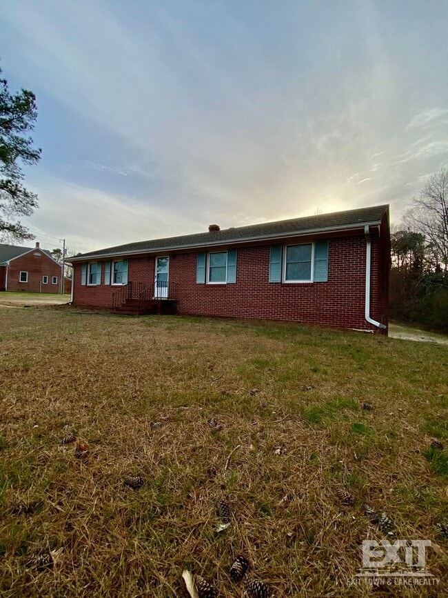 Photo - Well Maintained brick ranch home