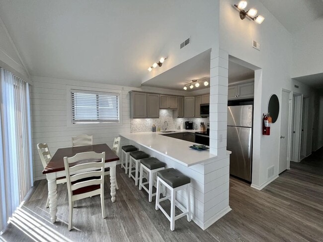 Photo - Renovated Home - Sleeps 6 - Winter Rental ...