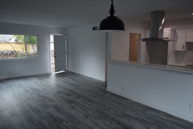 Photo - 15940 Hart St Unidad 15950