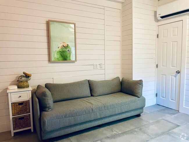 Building Photo - 2713 Upton St S Unit Gulfport Studio apartment