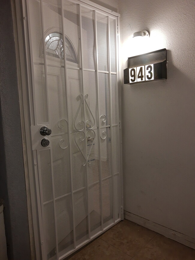 Photo - 941 E 52nd Pl Apartment Unit 943