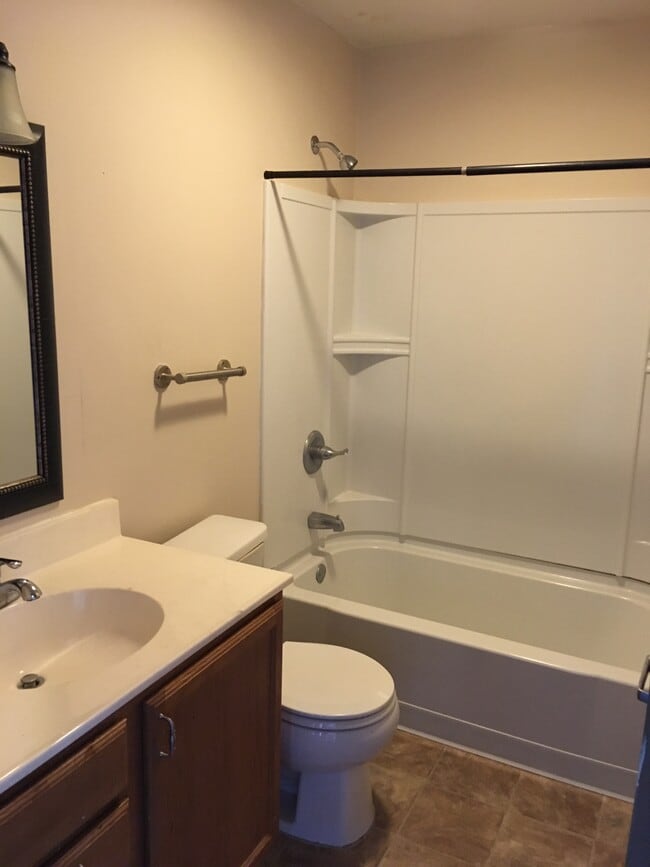 Photo - Circle Pines Apartments