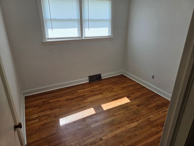 Photo - 405 Stanton Rd