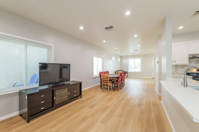 Photo - 139 Gibson Ave